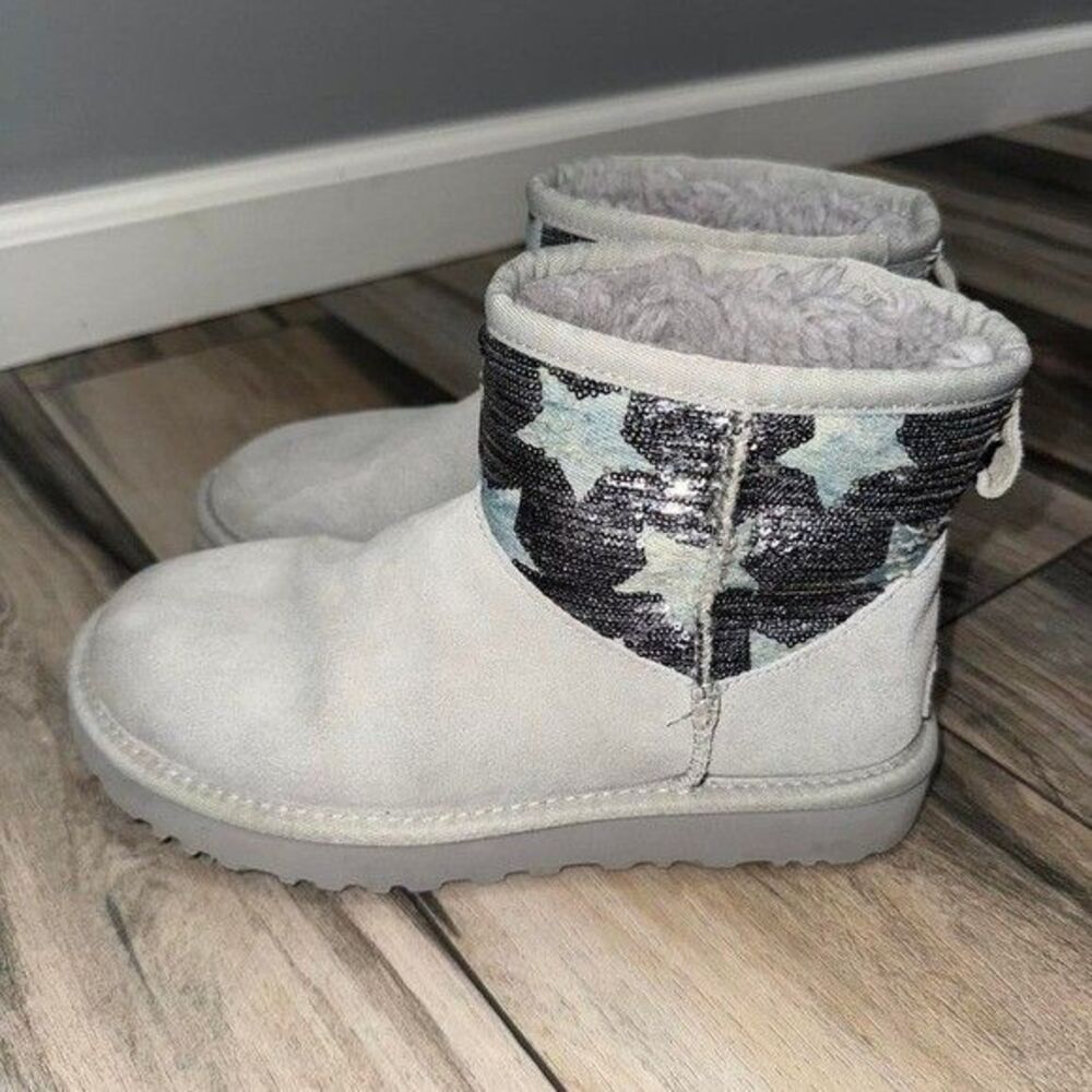 UGG Classic Short Star Sequin Grey Suede Ankle Boots Silver Stars 1105314 Mens 6
